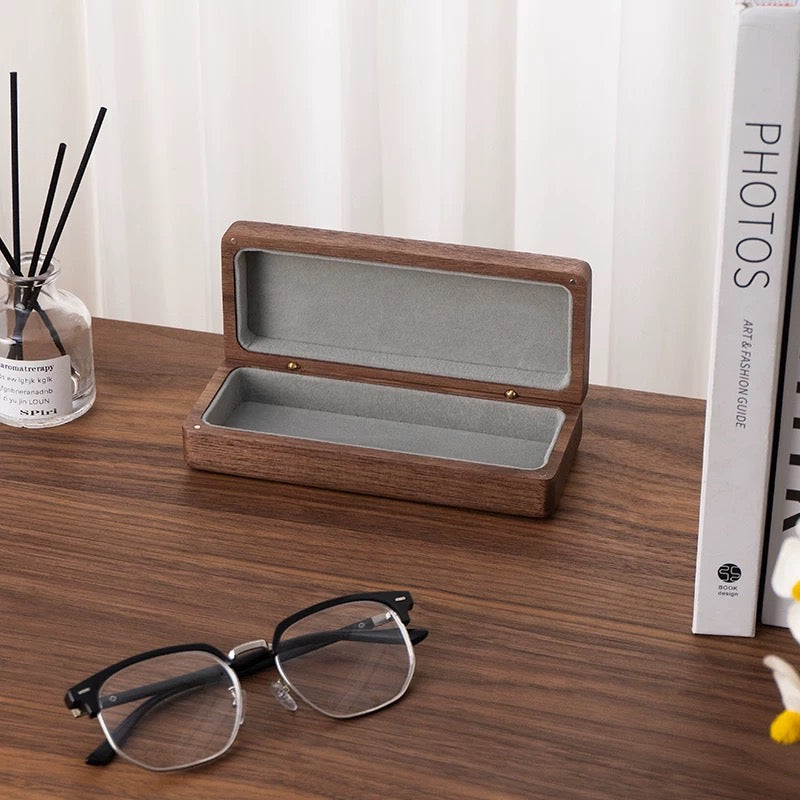 Solid Walnut Minimalist Glasses Case Solid Walnut Minimalist Glasses Case