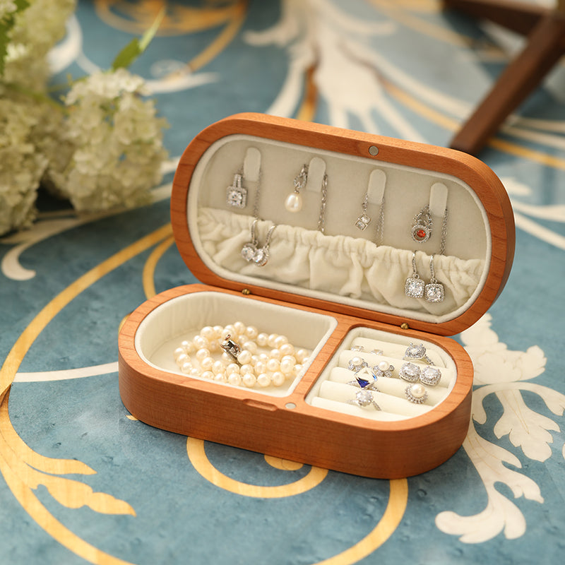 Dearly Mini Portable Jewelry Box
