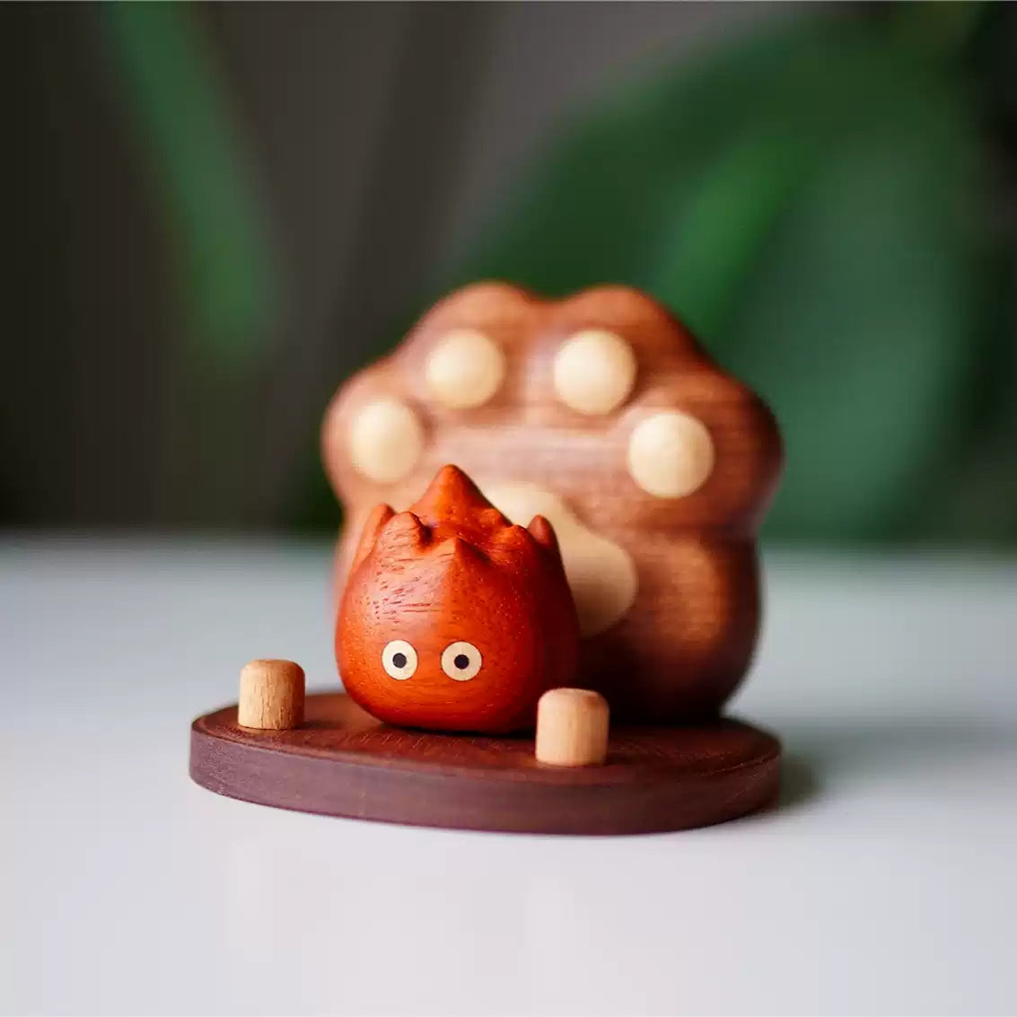 Cat-paw shaped solid wood phone holder