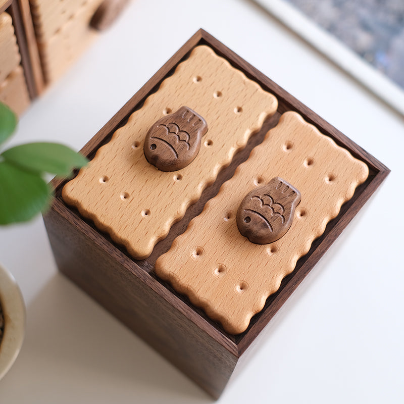 Cookie-shaped wooden jewelry and trinket box