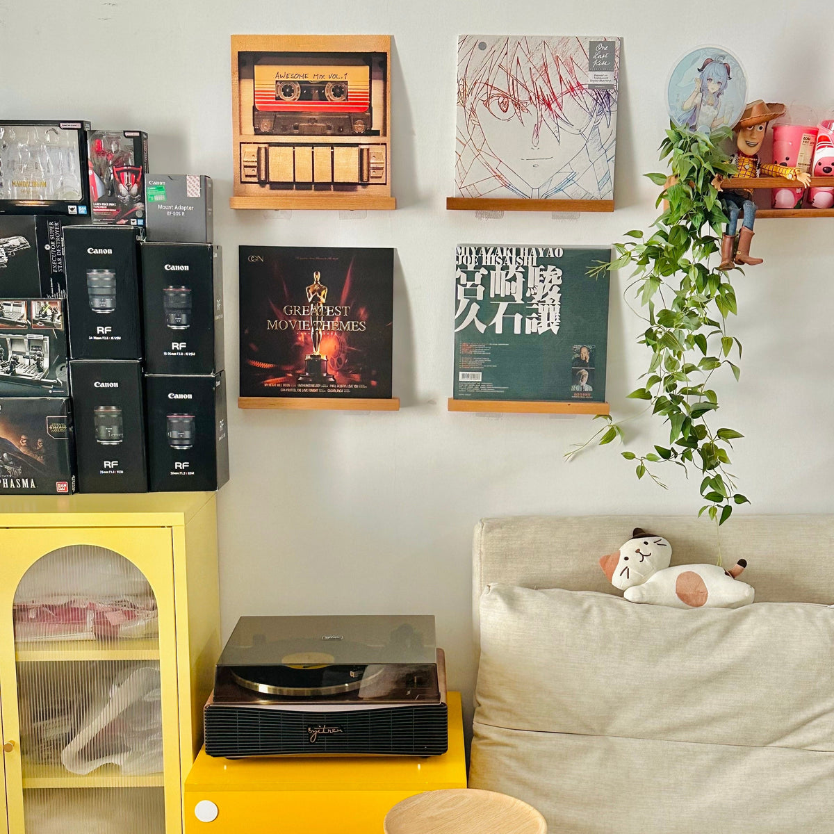 Modern walnut wall-mounted shelf for vinyl records