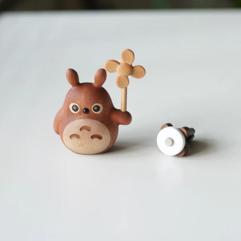 Natural Walnut Toto Car Air Freshener - Spinning Windmill