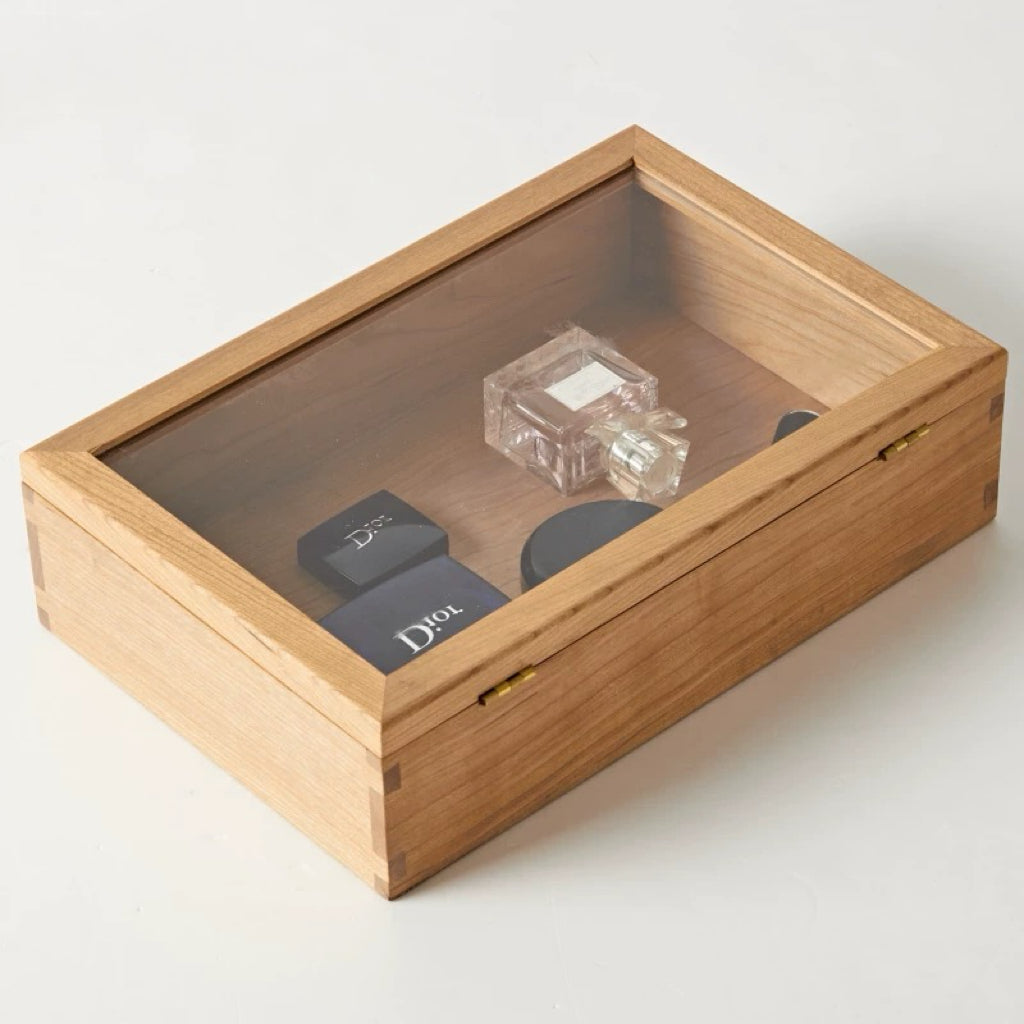 Coffret de présentation Morpha en noyer massif avec couvercle en verre