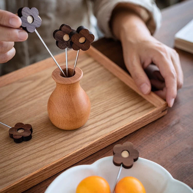ブナ材ホルダー付き木製フルーツピックセット | Walnut Addicted