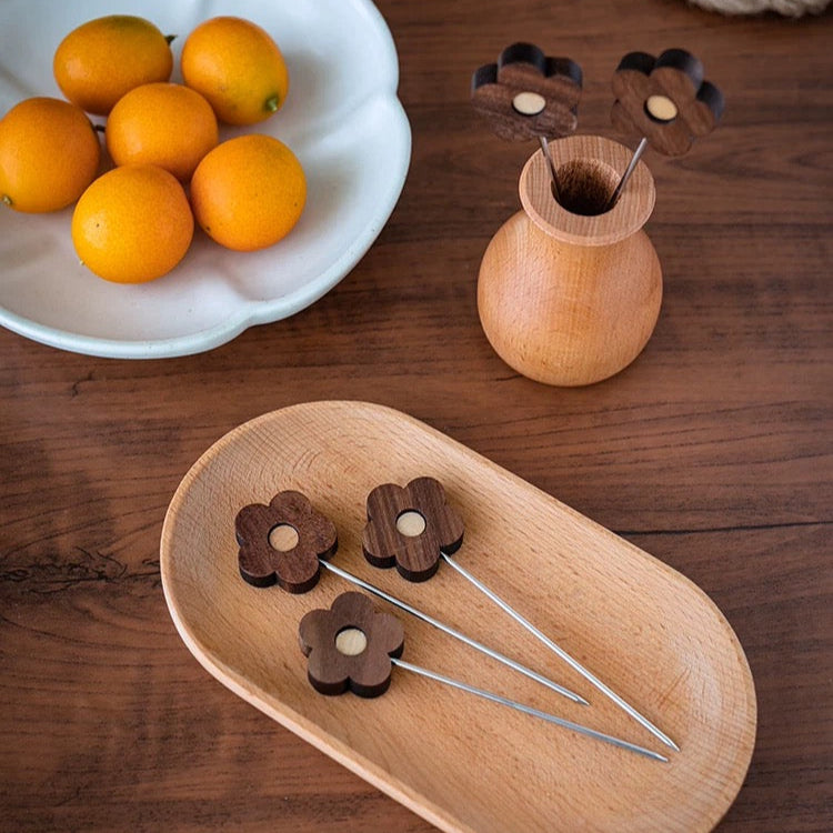 ブナ材ホルダー付き木製フルーツピックセット | Walnut Addicted