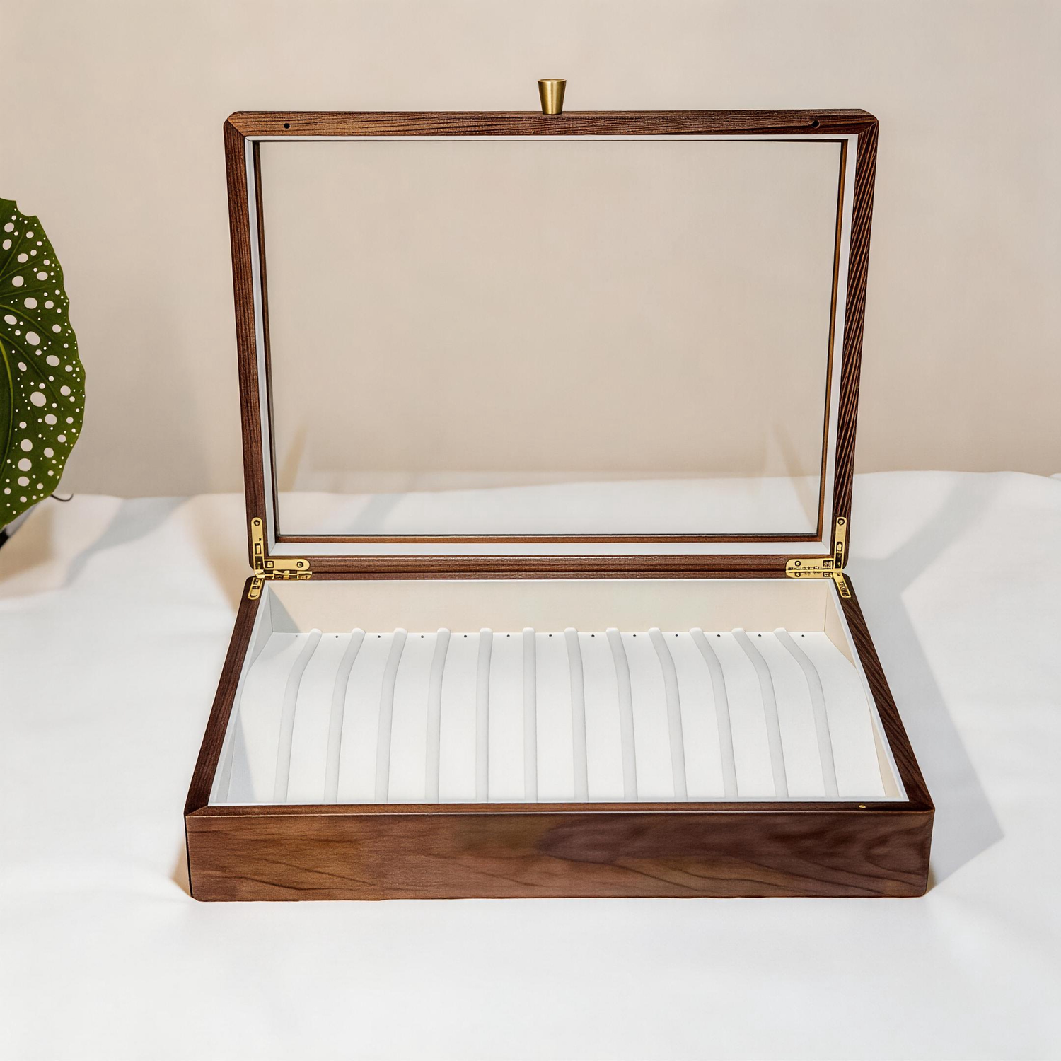 Caja de joyas para collares de madera maciza Fendry con tapa de vidrio