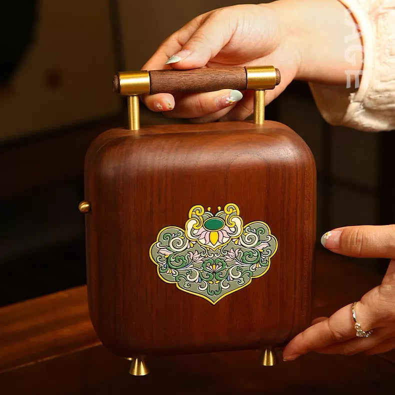 Caja de joyería portátil Celestia de nogal macizo