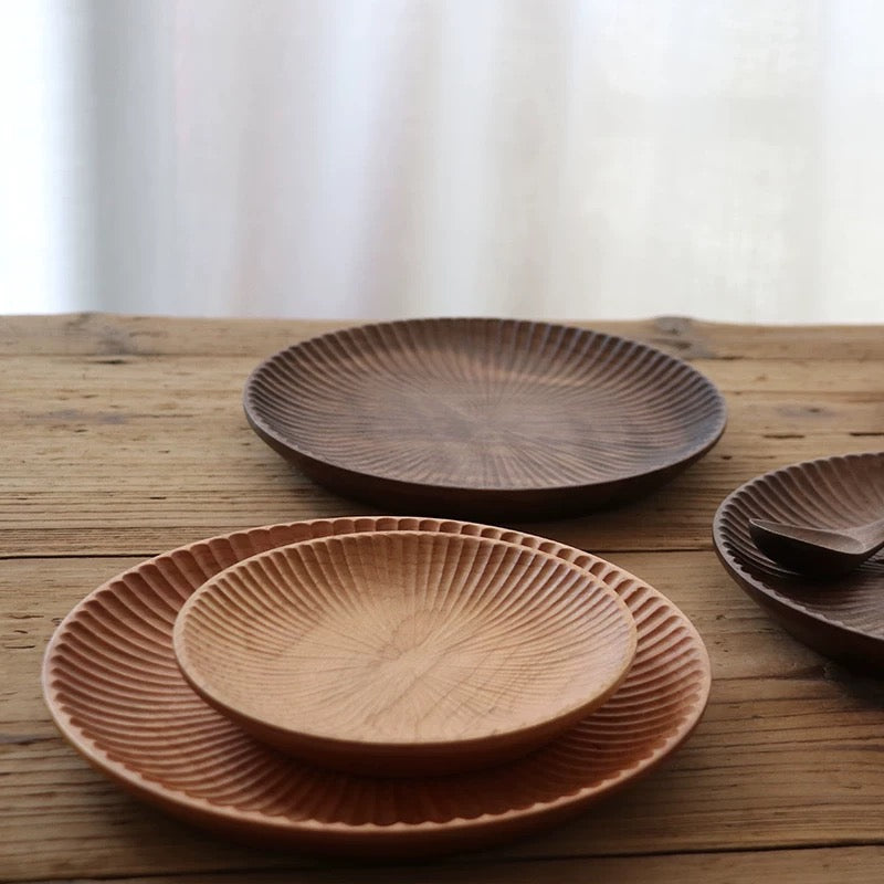 Plato para servir acanalado Soren de madera maciza