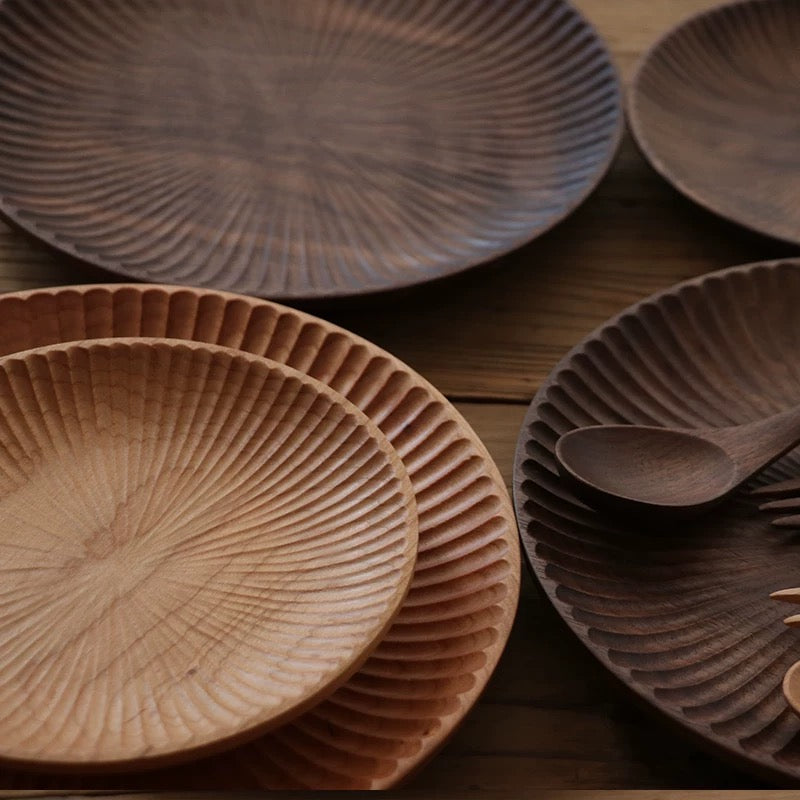 Plato para servir acanalado Soren de madera maciza