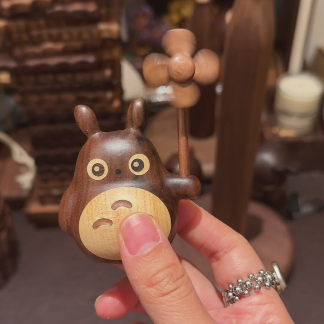 Toto Auto-Lufterfrischer mit Walnuss-Motiv und Windmühlenmotiv