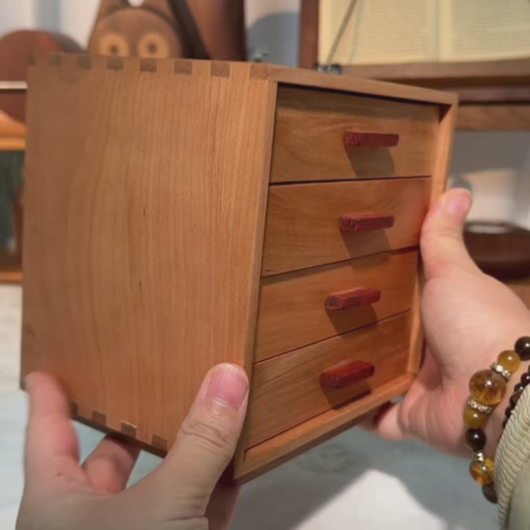 Armoire à bijoux en bois de cerisier massif Quadra