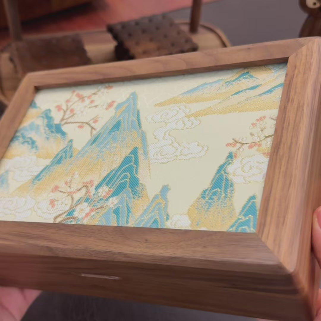 Solara Schmuckkästchen im Retro-Stil aus Walnussholz mit Stickerei