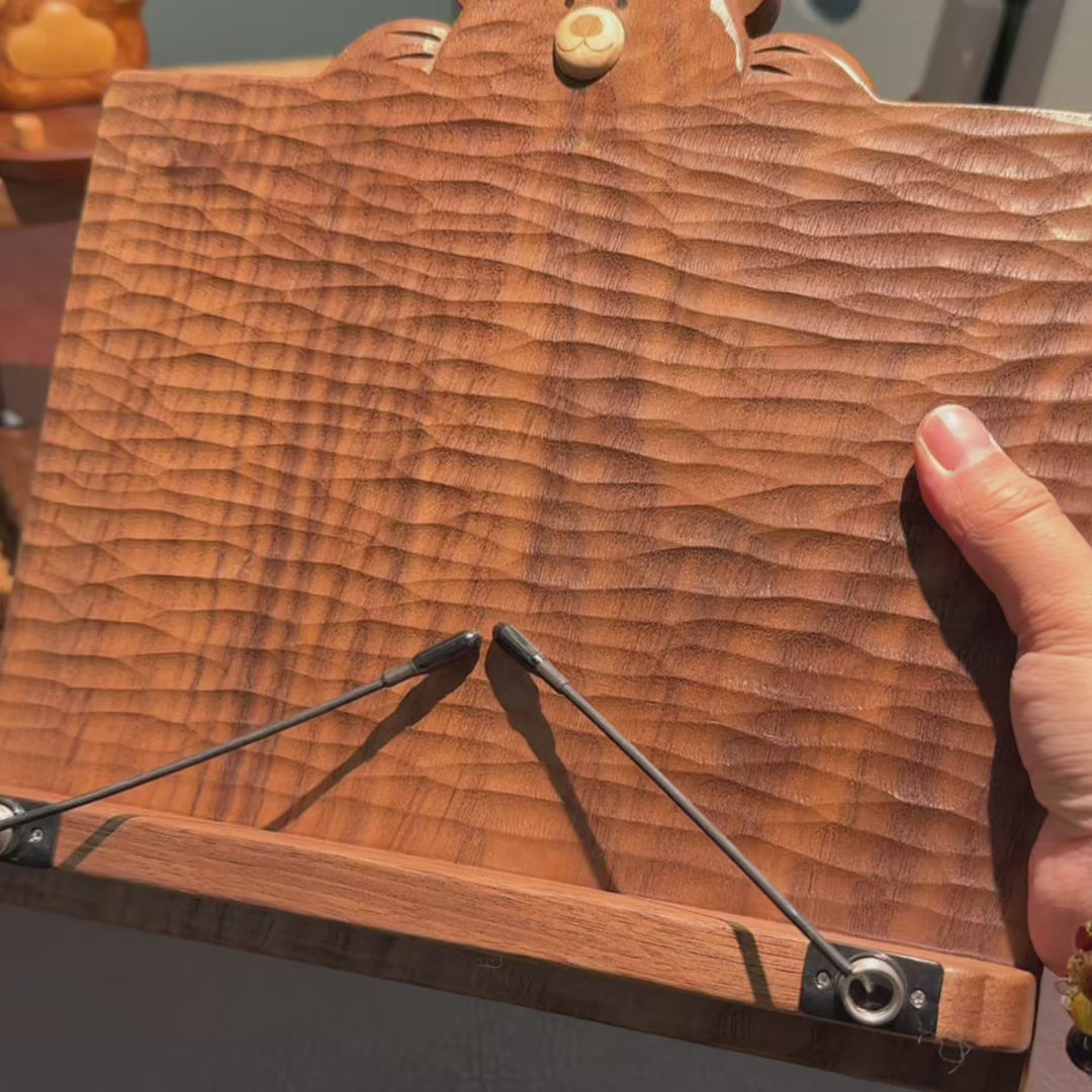 Verstellbarer Lese- und iPad-Halter aus Holz von Bearly