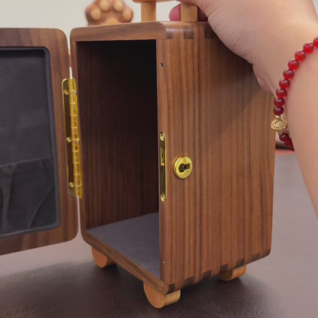 Minto Spardose aus massivem Walnussholz