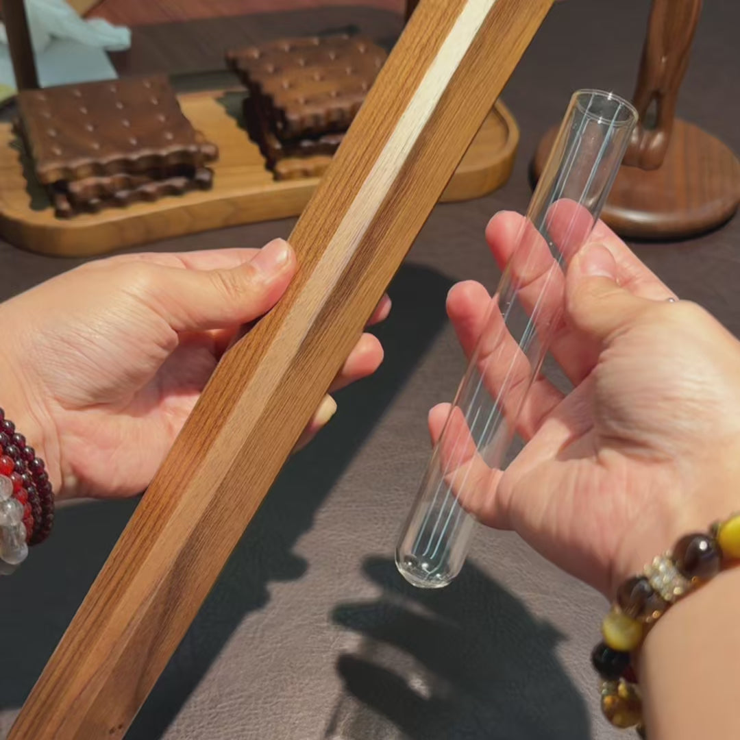 Flora Wandvase aus schwarzem Walnussholz