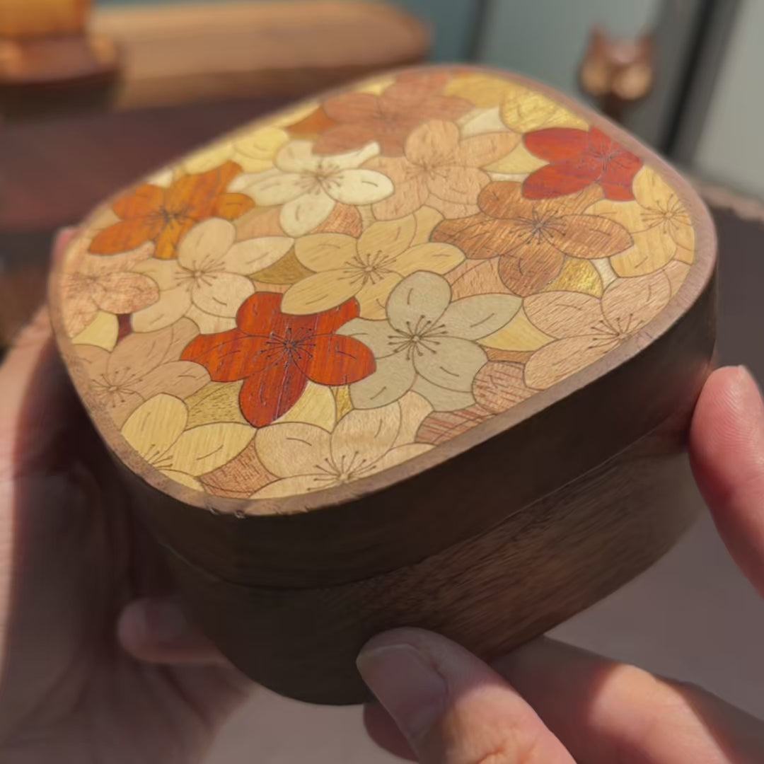 Inlaya Handgefertigte Retro Magnet-Schmuckschatulle aus Walnussholz im Retro-Stil